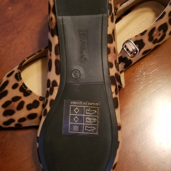 New without tags leopard print Flats - Picture 3 of 3
